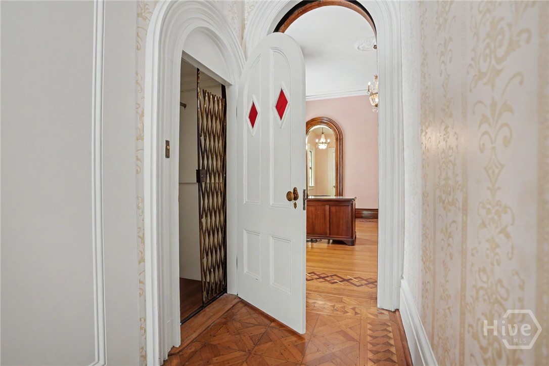 110 W Gaston Street