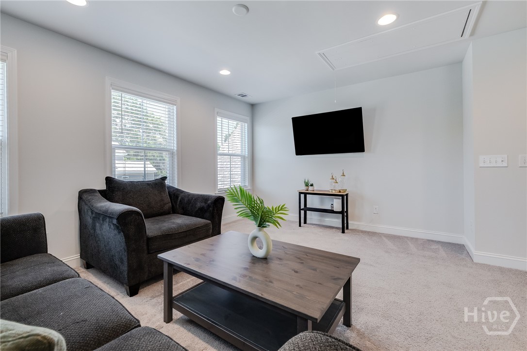 104 Kingbird Court