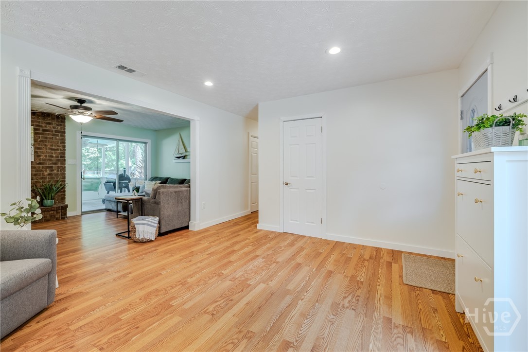 7325 Tropical Way