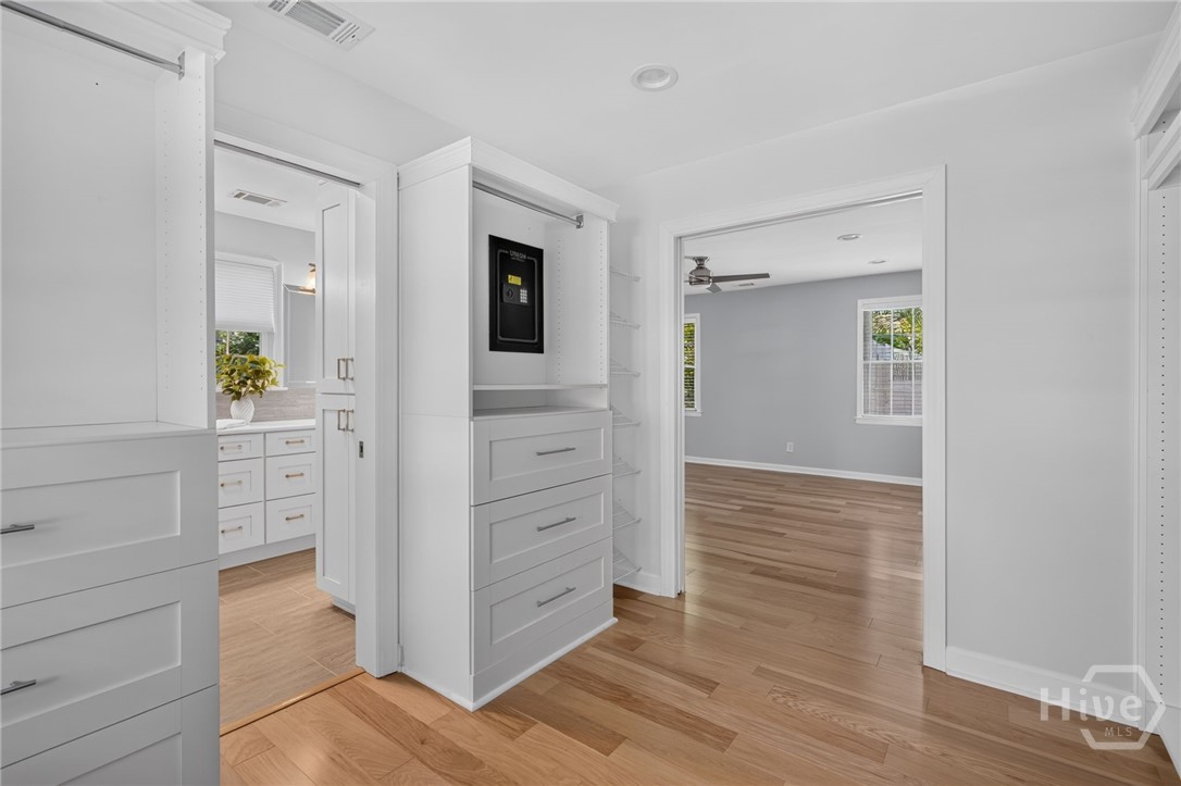 1461 Queensbury Street