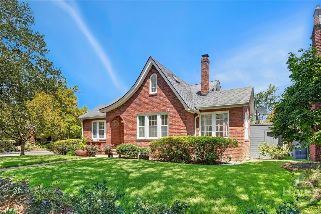 702 E 52nd Street