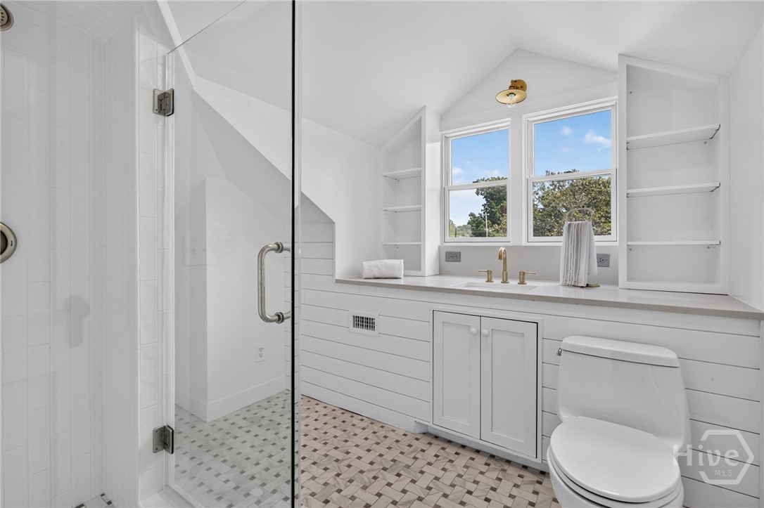 702 E 52nd Street