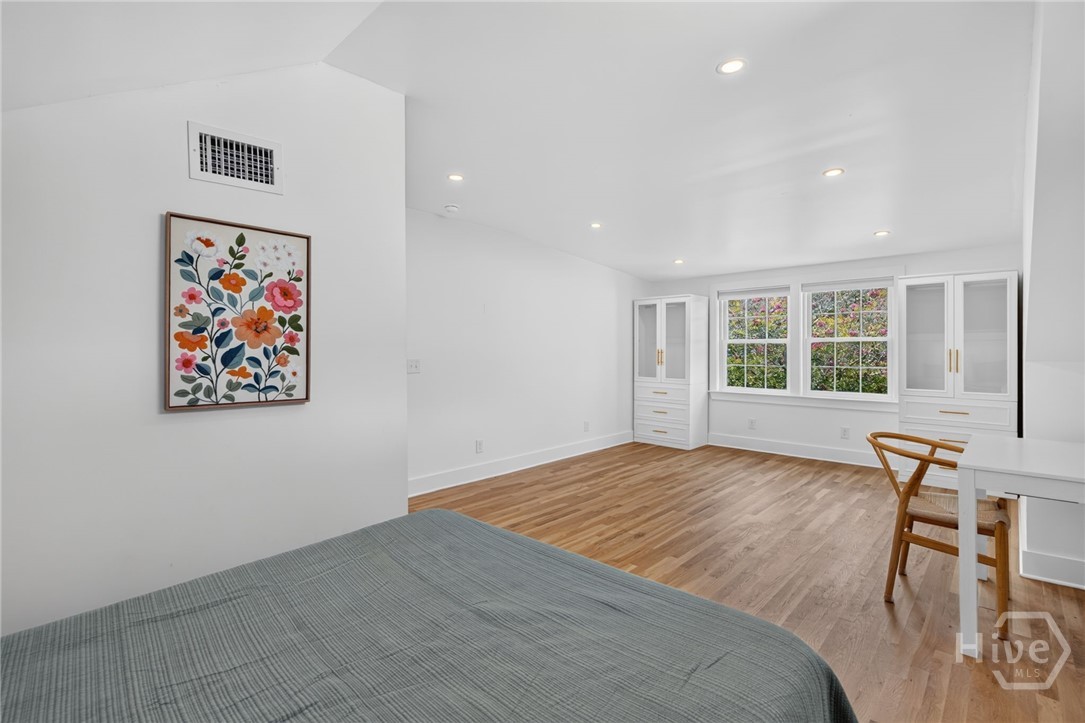 702 E 52nd Street
