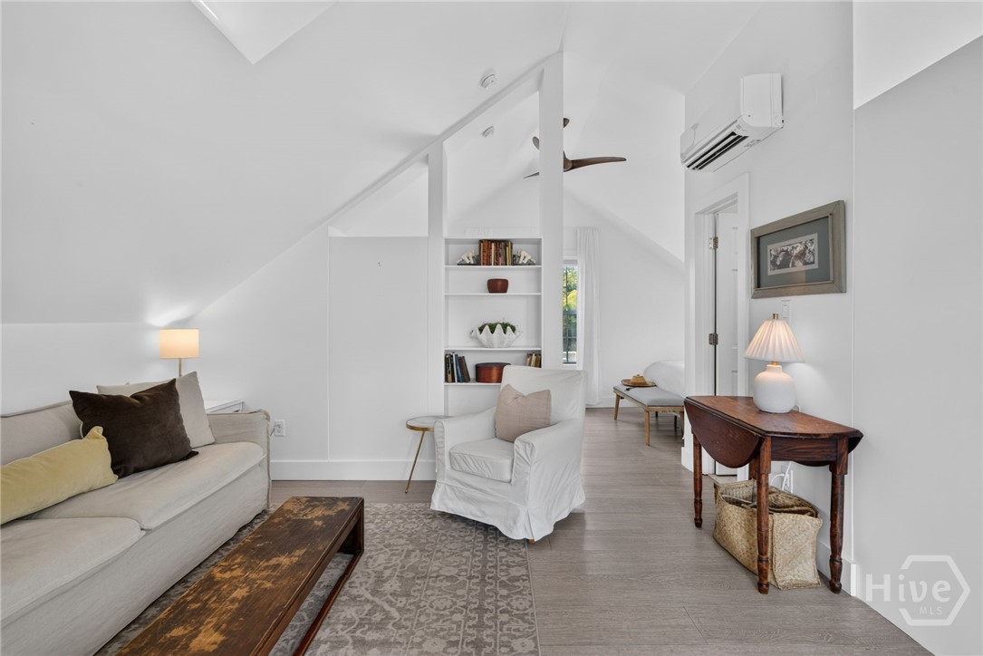 702 E 52nd Street