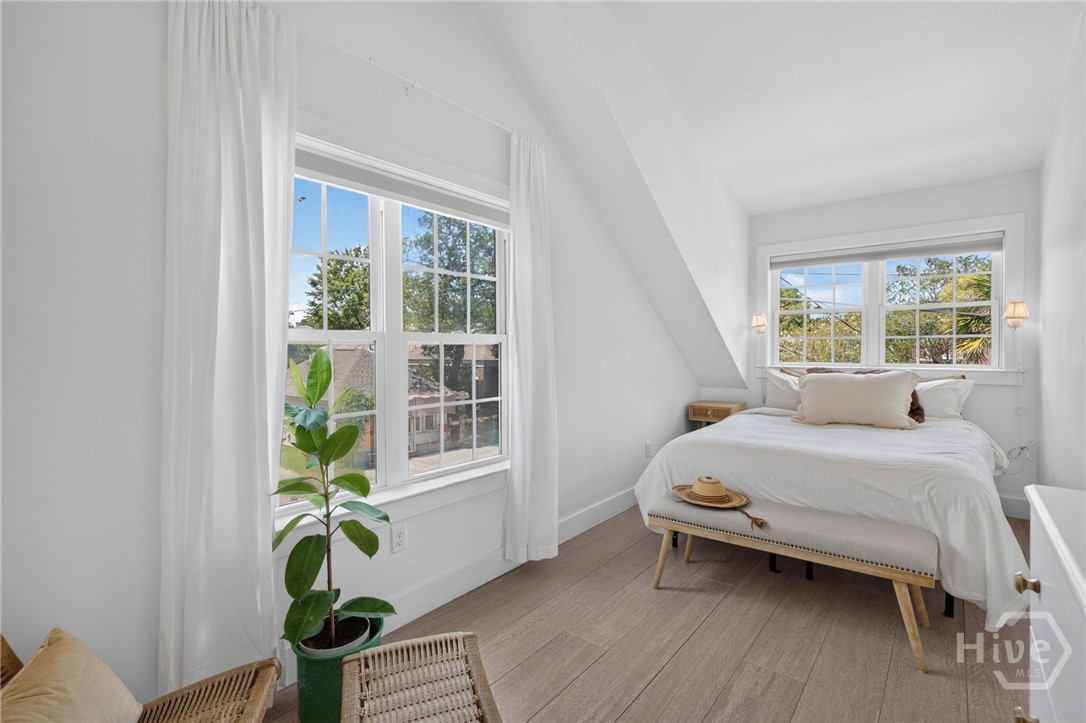 702 E 52nd Street