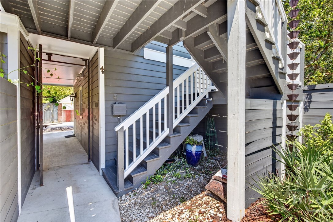 702 E 52nd Street