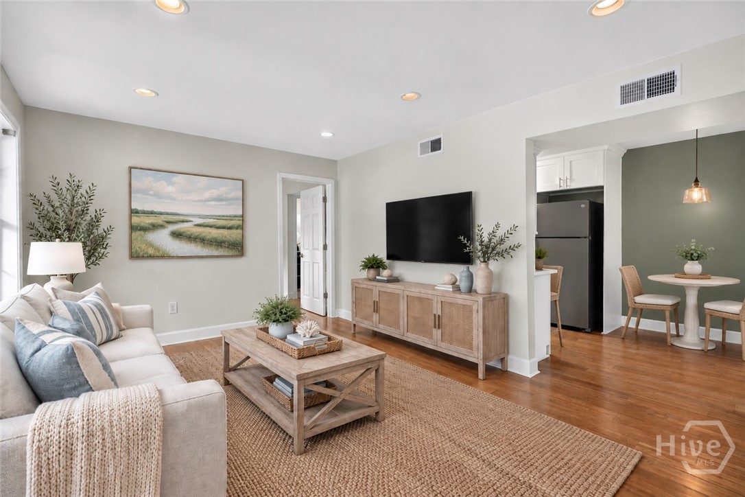 401 N Cromwell Road L 8