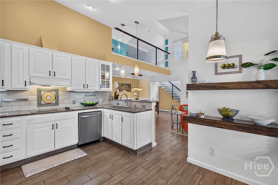 220 Laurelwood Drive