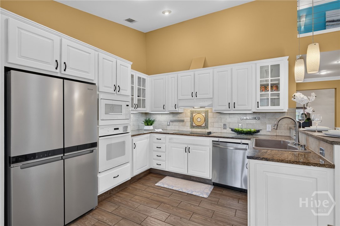 220 Laurelwood Drive