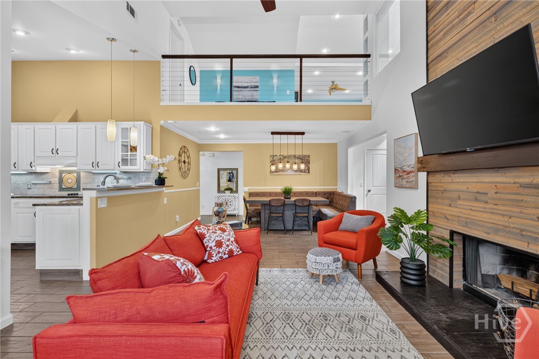 220 Laurelwood Drive