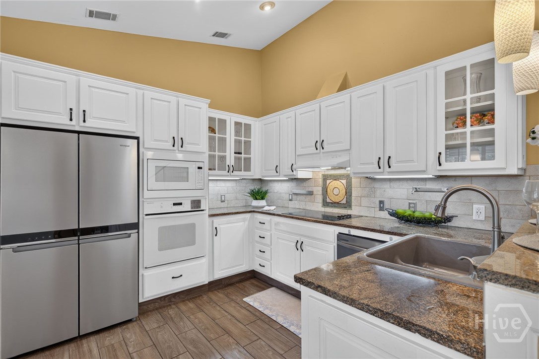 220 Laurelwood Drive
