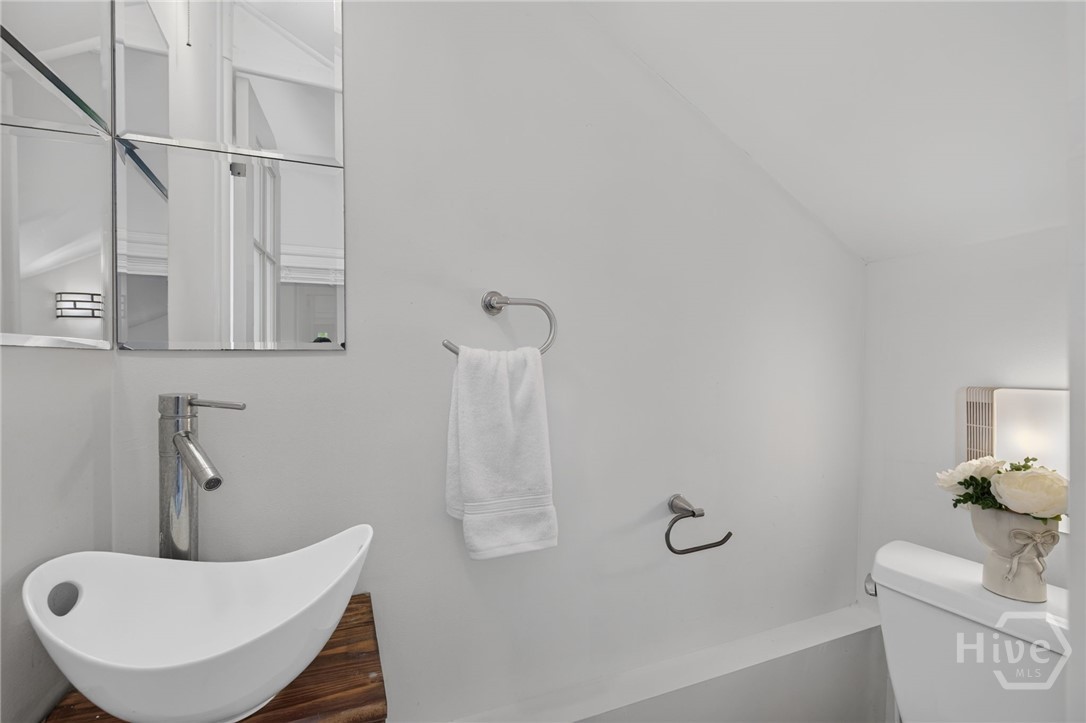 220 Laurelwood Drive