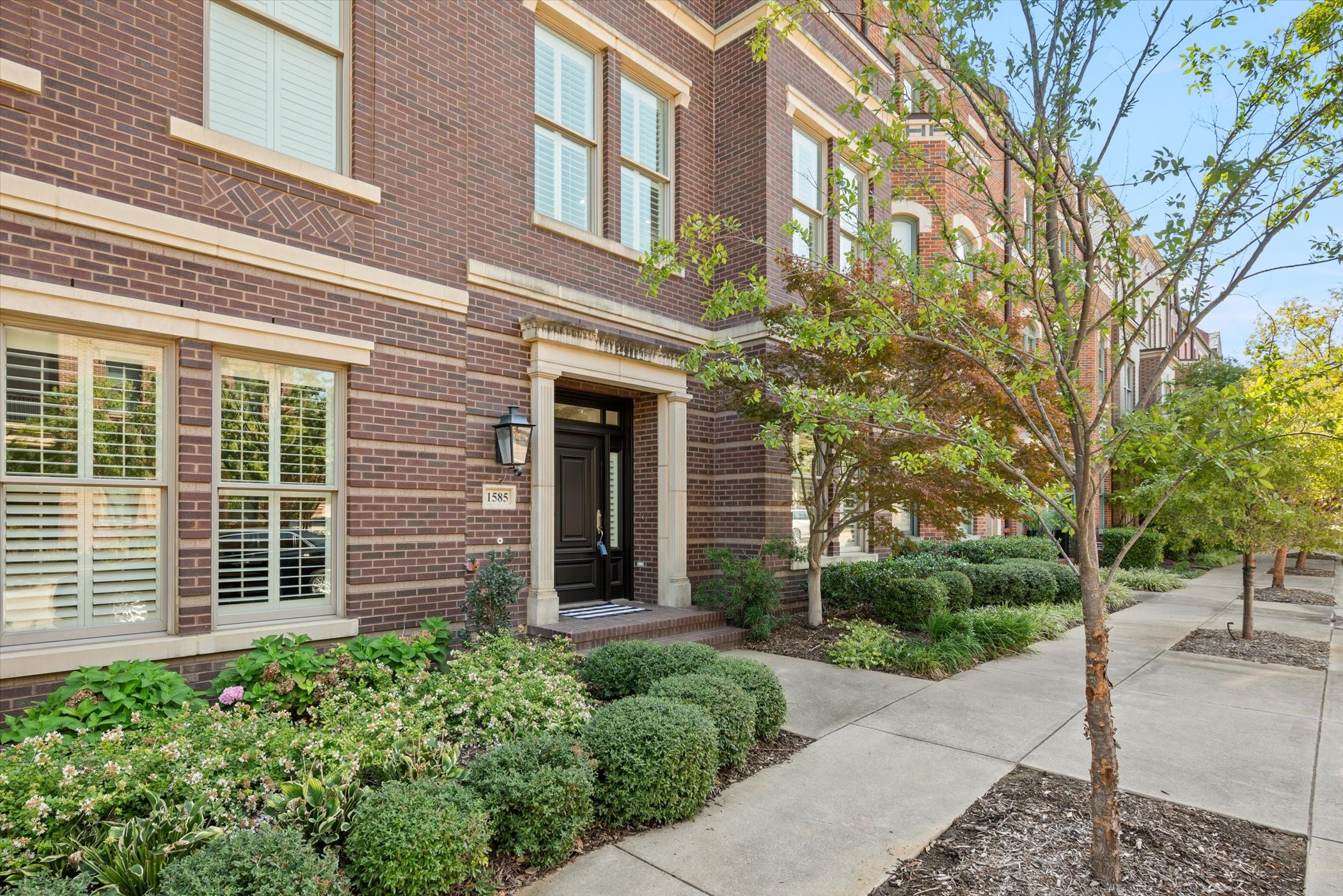 1585 Main Street