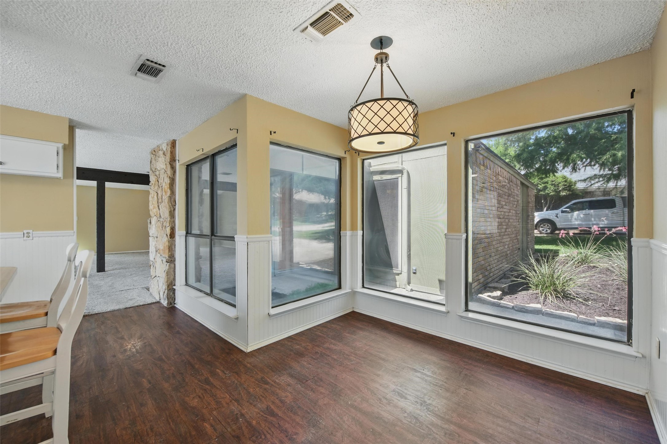 1111 Wilshire Drive