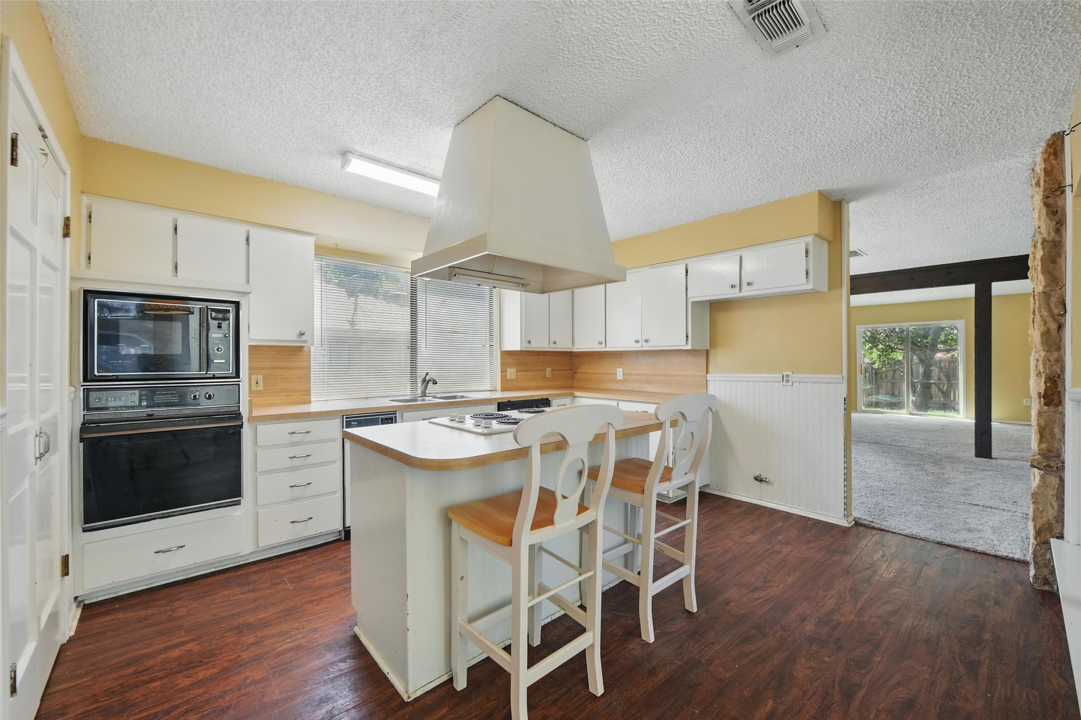 1111 Wilshire Drive