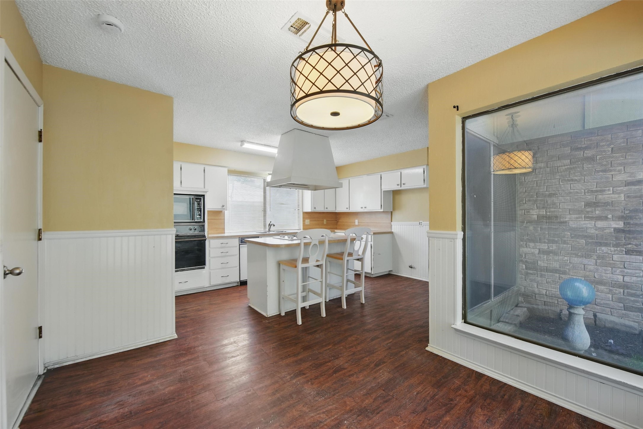 1111 Wilshire Drive