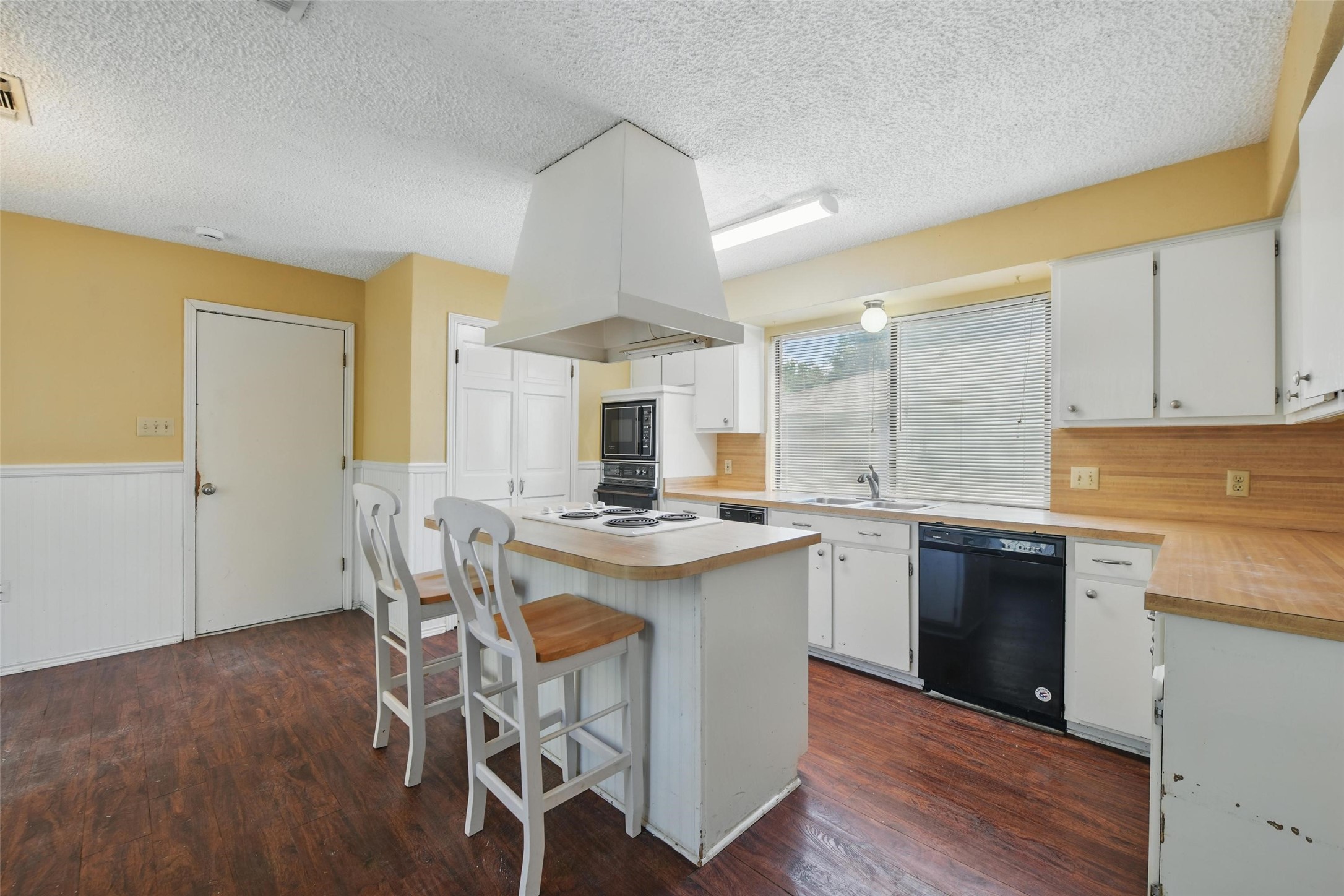 1111 Wilshire Drive