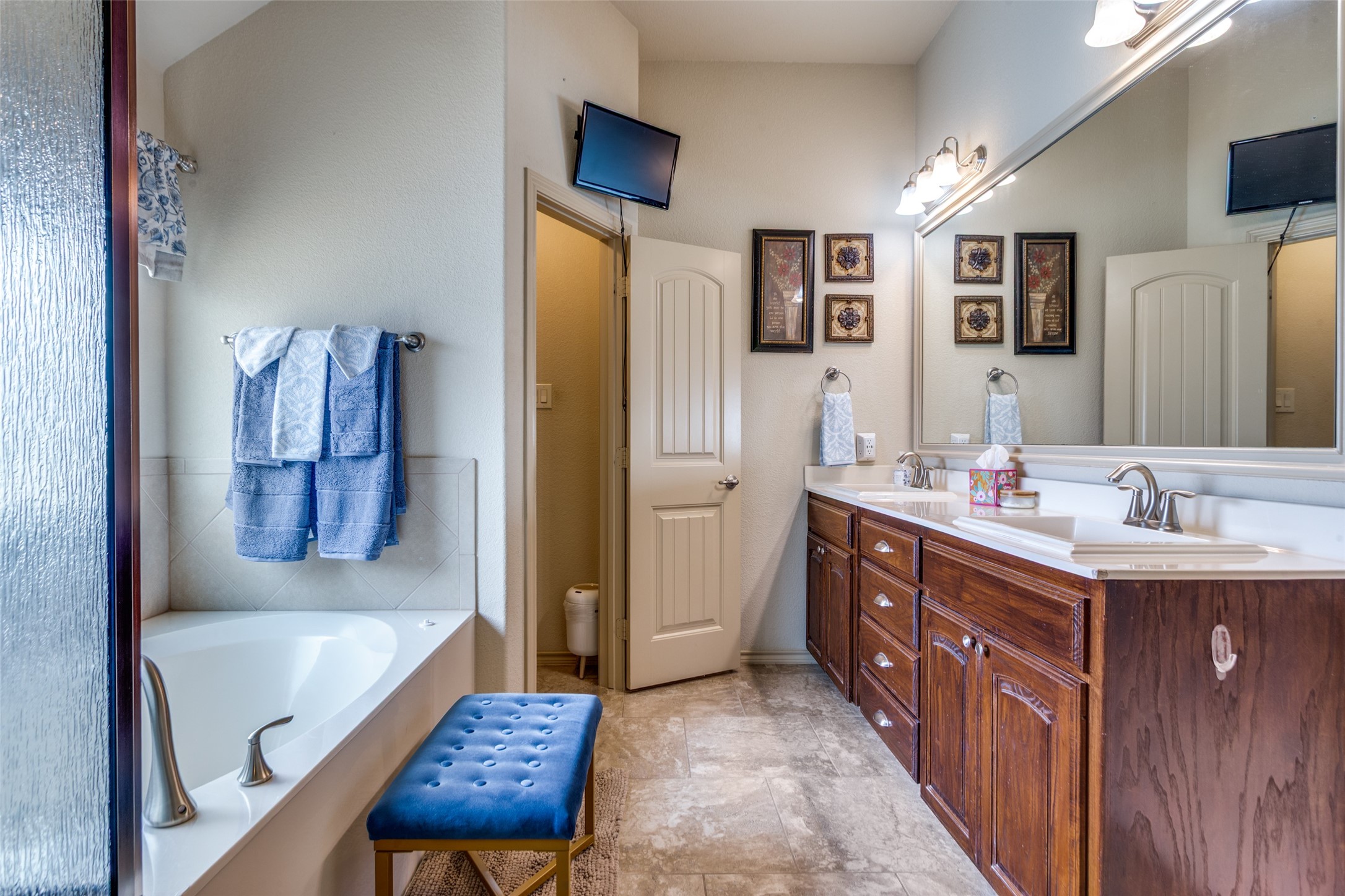 2424 Silverthorn Court