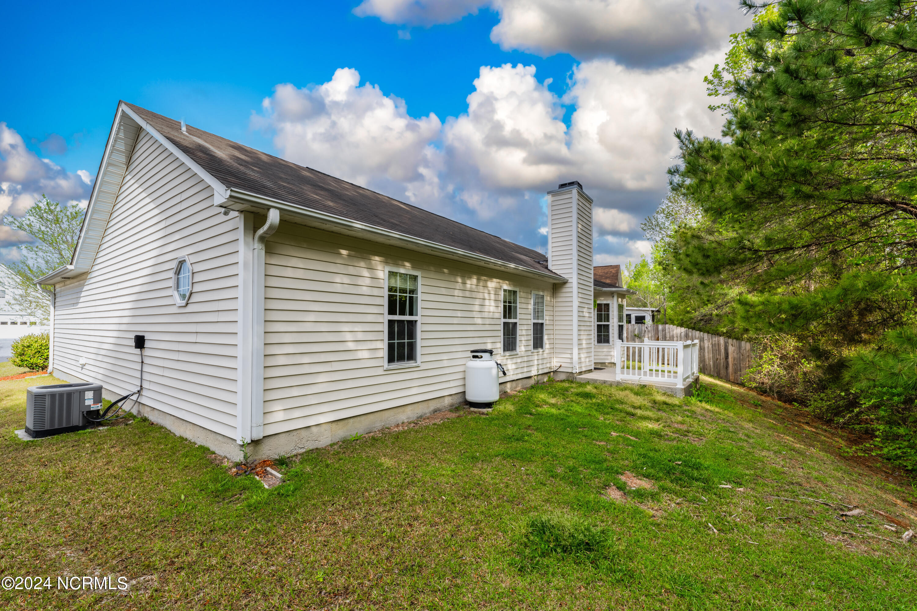 1969 Jeffrey Stokes Drive NE