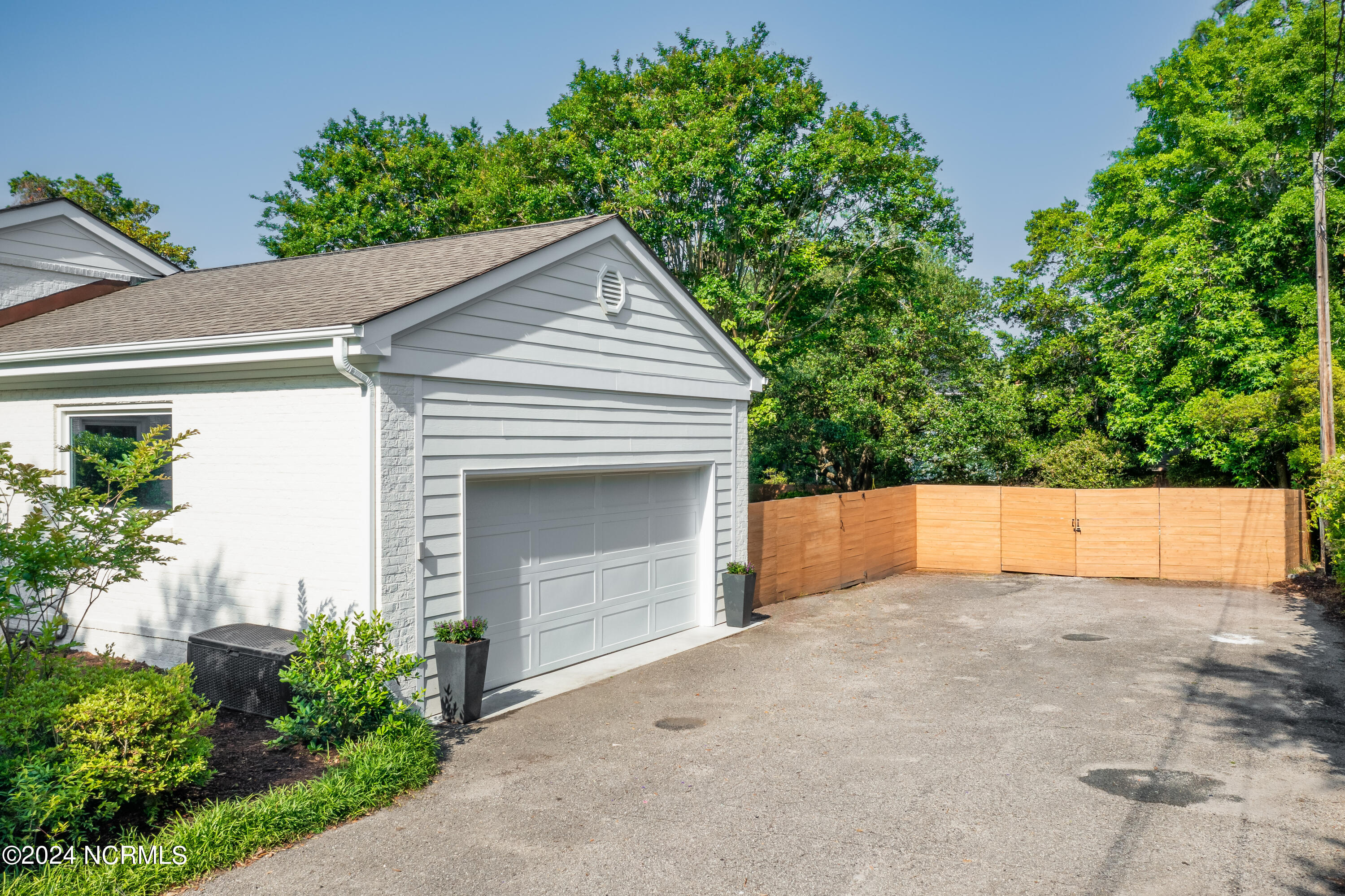 1934 S Churchill Drive