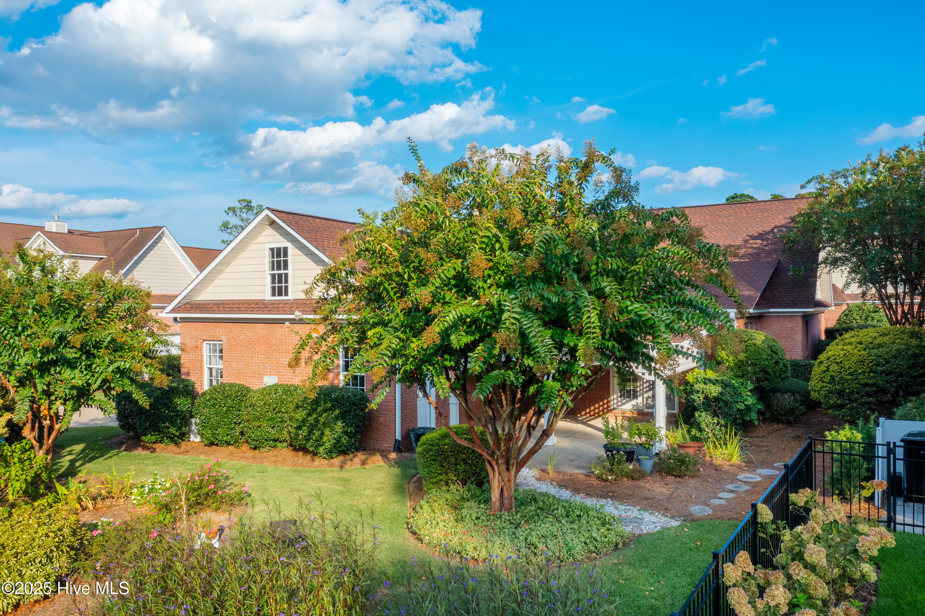 1100 Pointe Summerset Drive