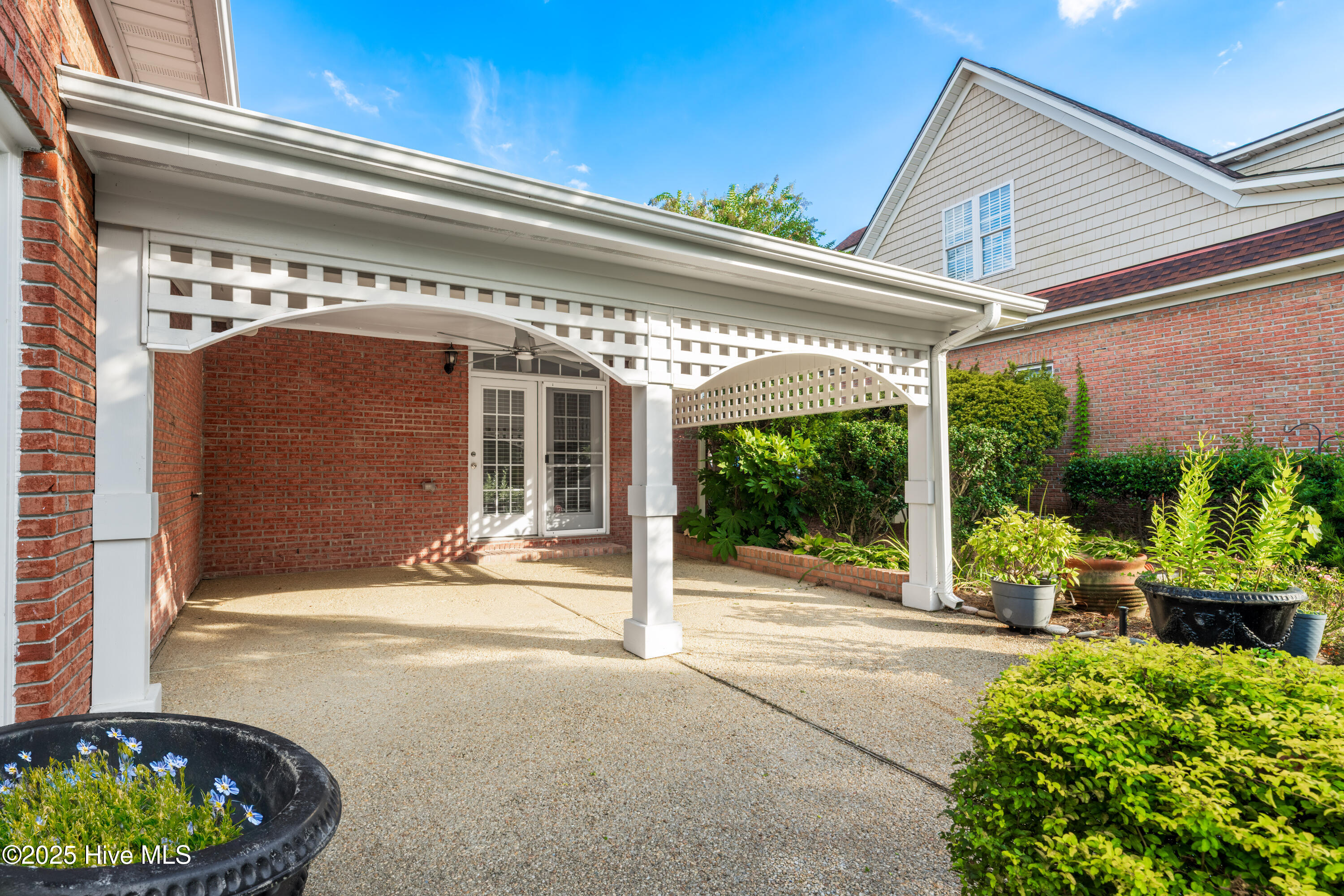 1100 Pointe Summerset Drive