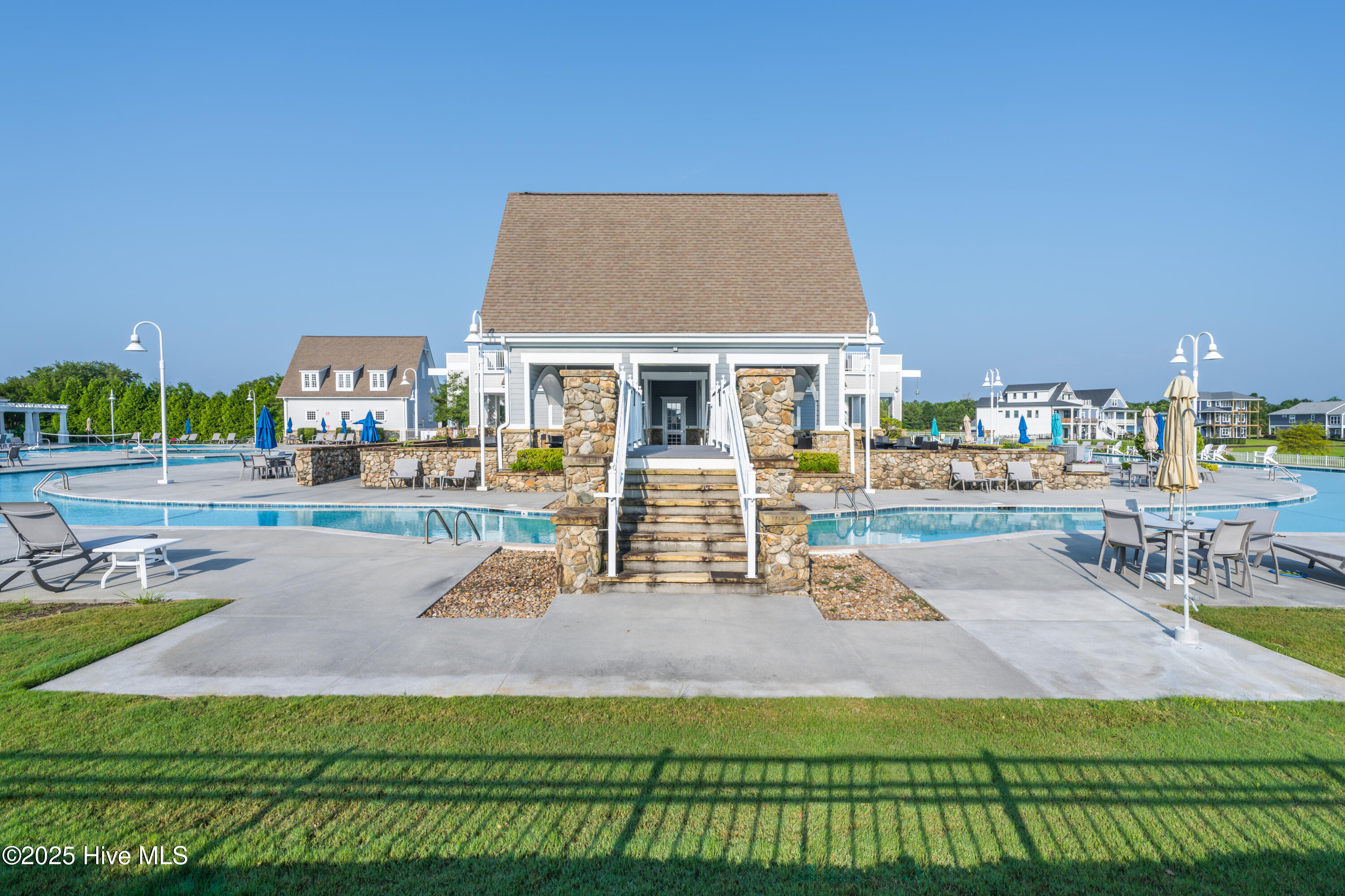 367 412 Summerhouse Drive