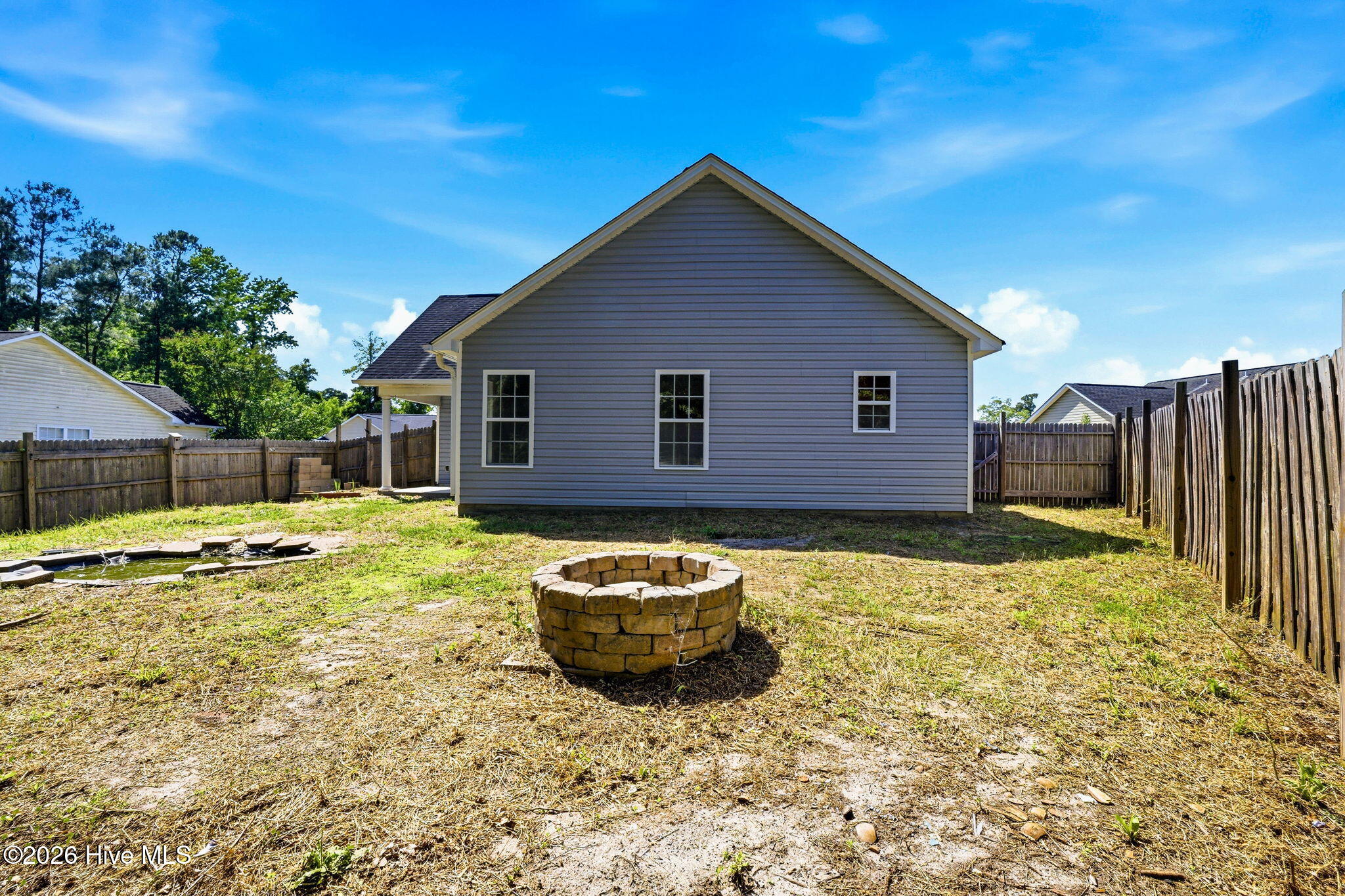 215 Gardenview Court NE