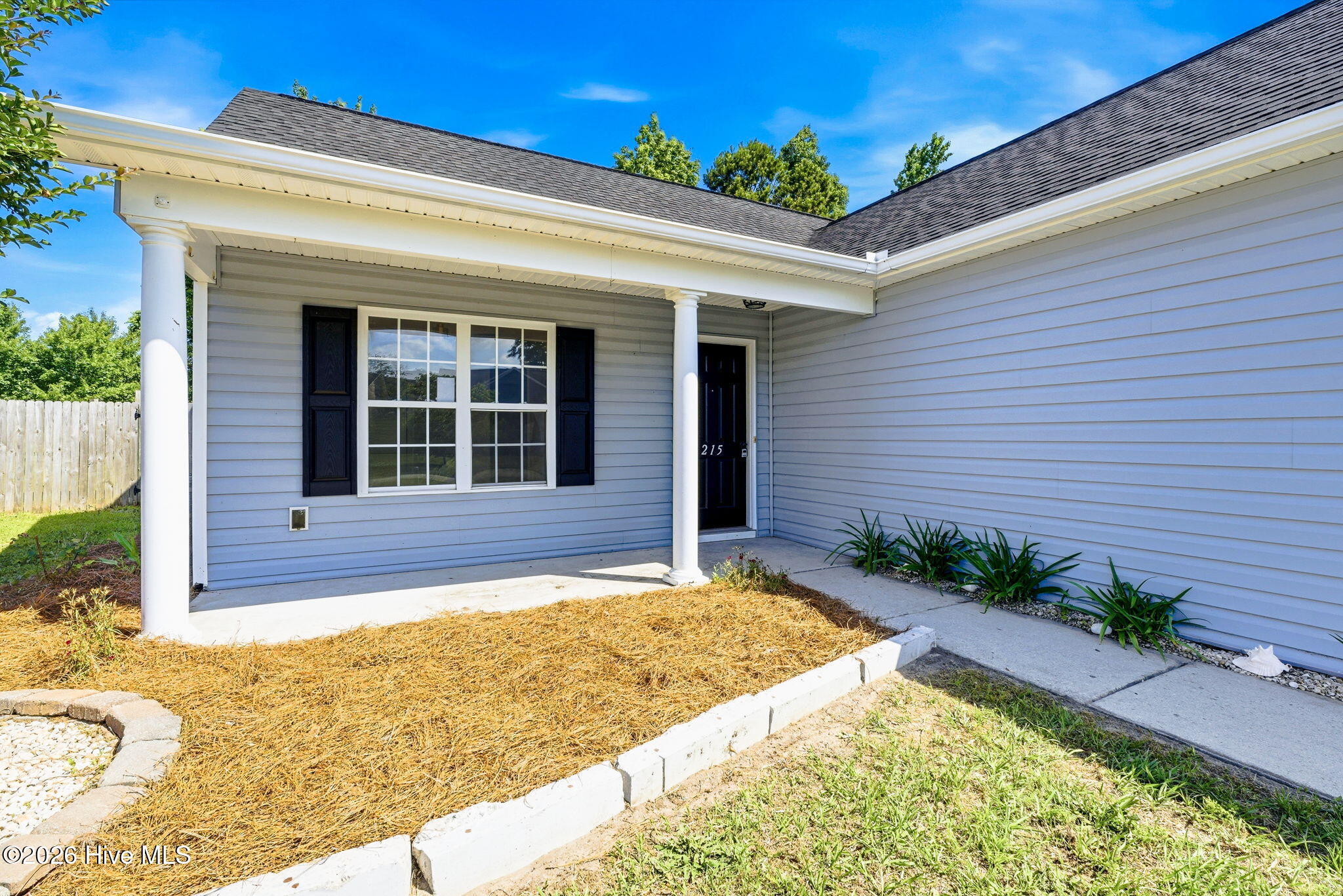 215 Gardenview Court NE