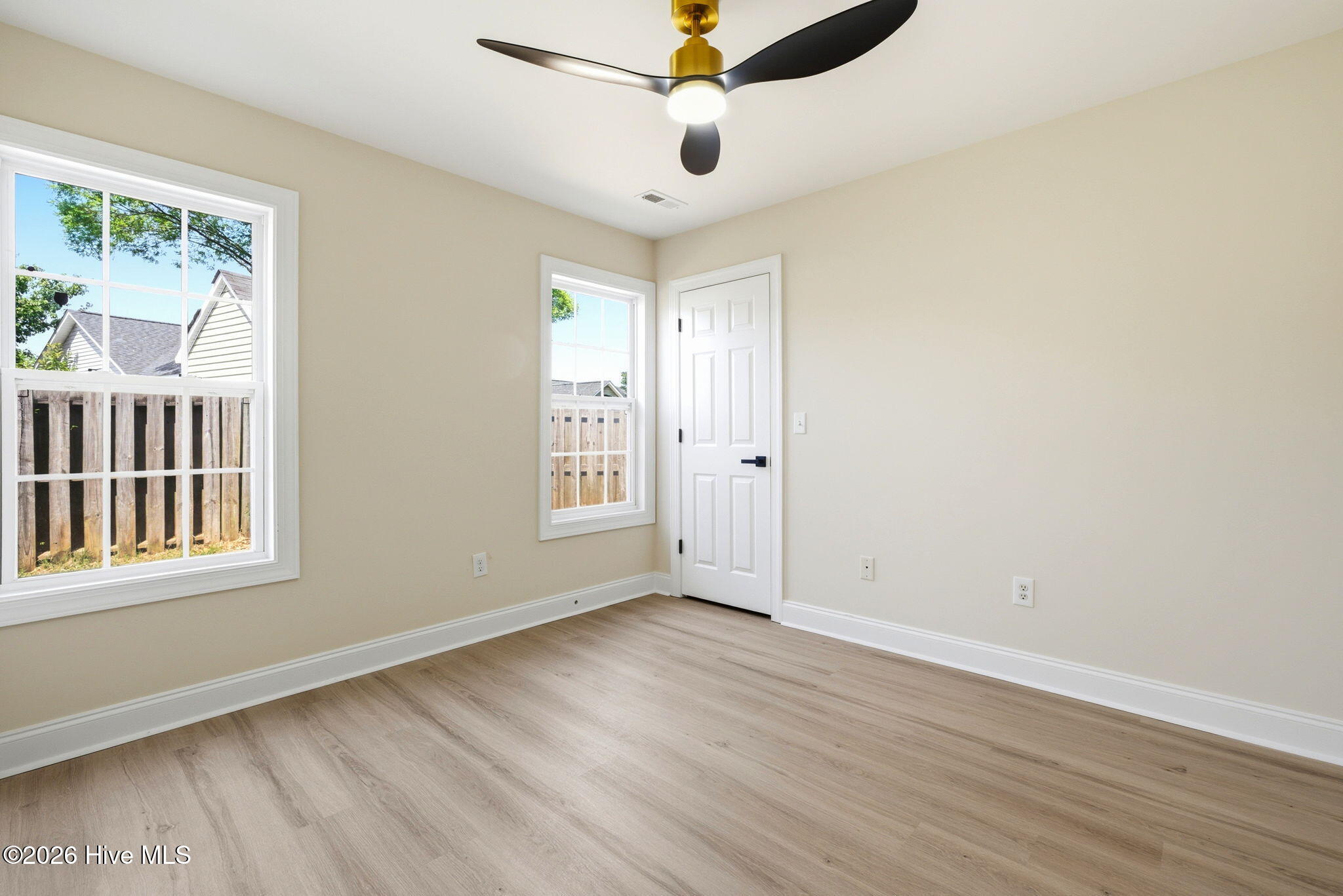 215 Gardenview Court NE