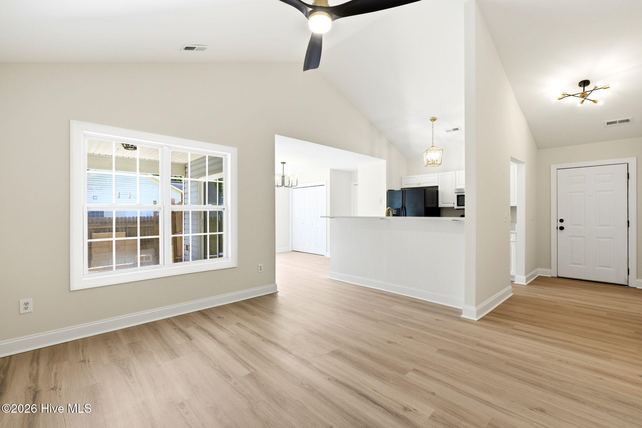 215 Gardenview Court NE