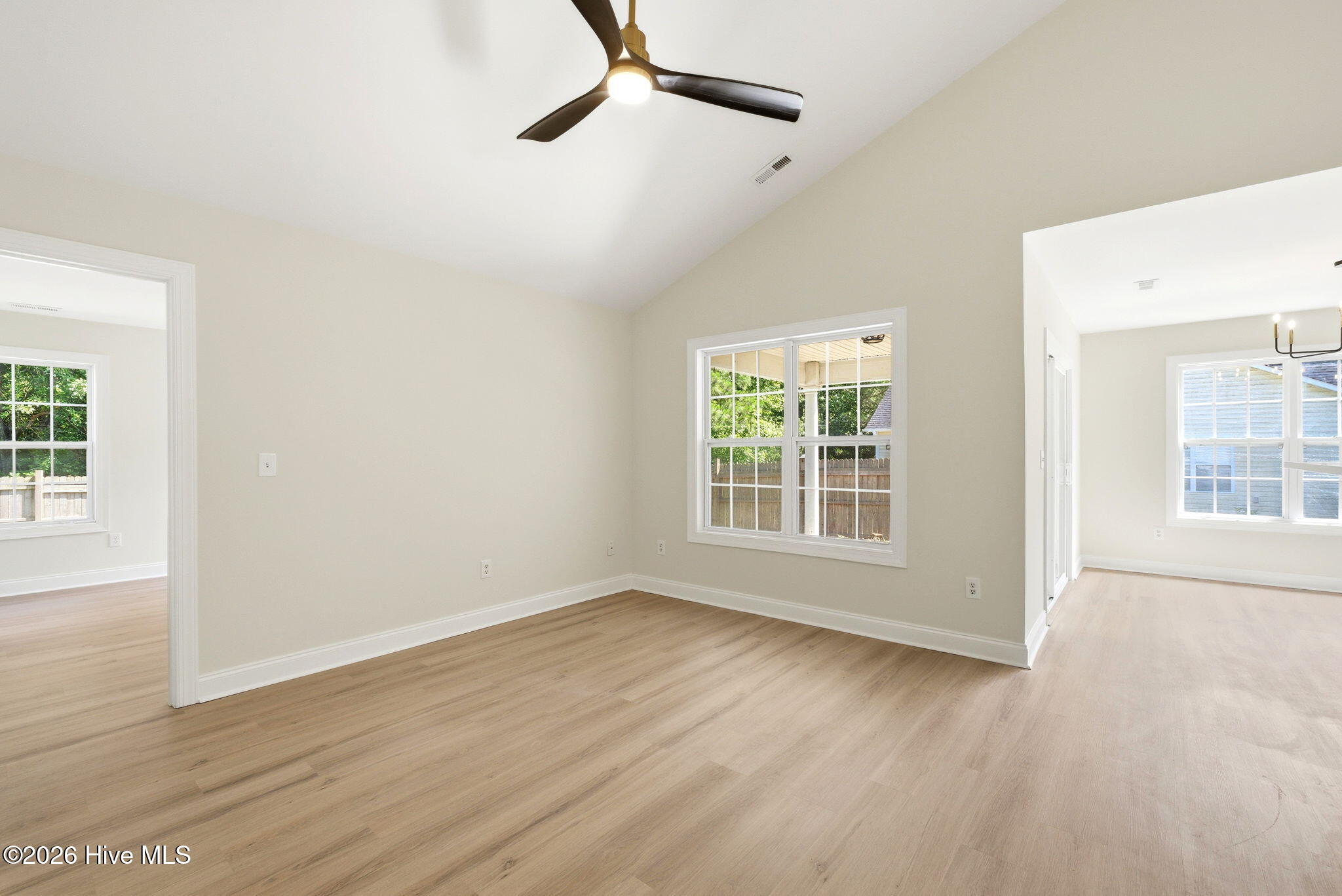 215 Gardenview Court NE