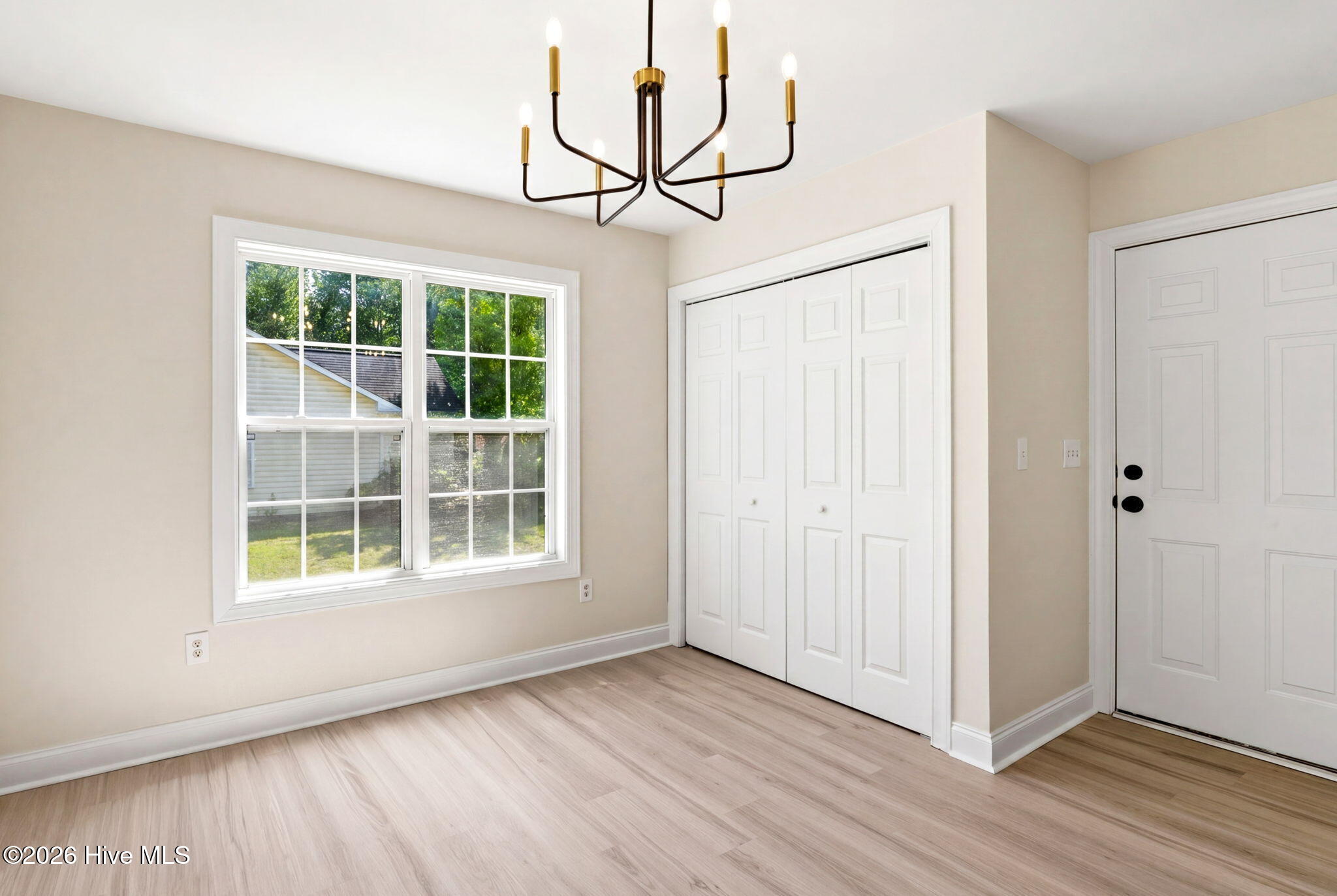 215 Gardenview Court NE