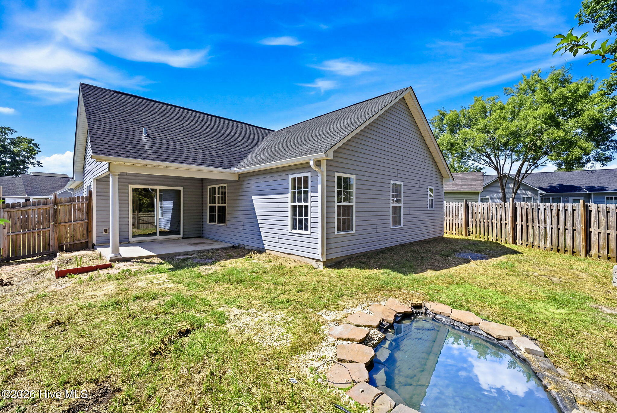 215 Gardenview Court NE