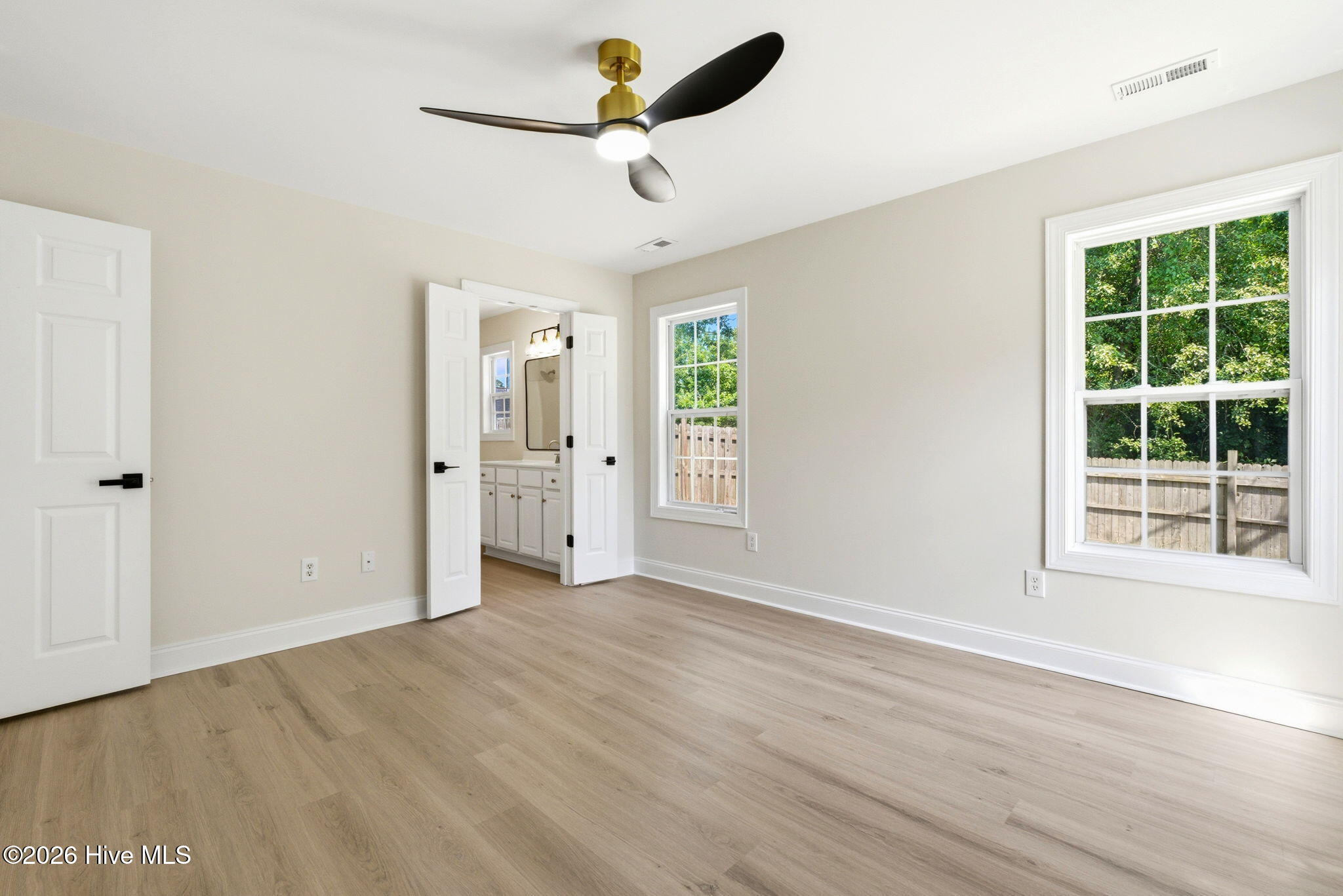 215 Gardenview Court NE