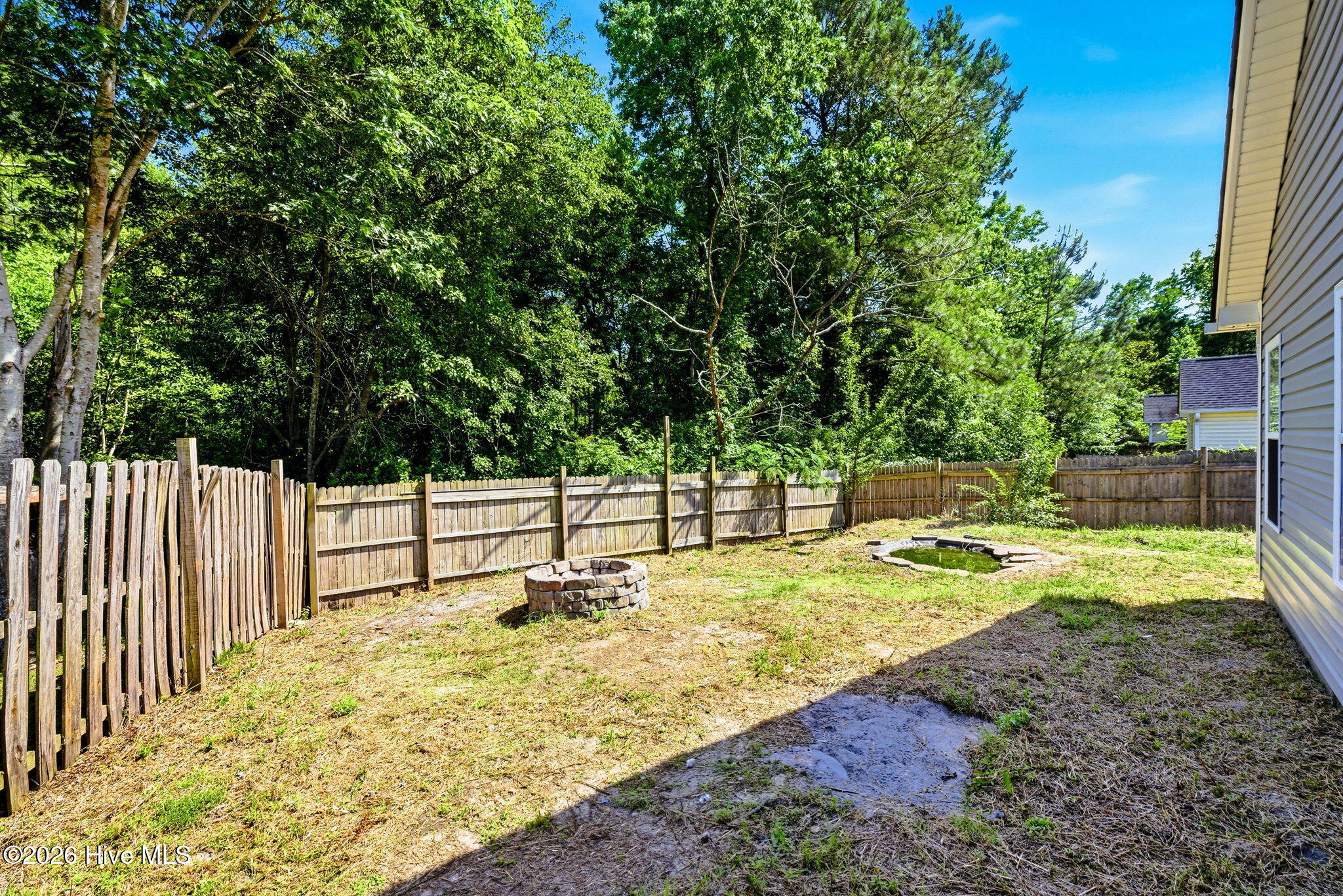 215 Gardenview Court NE