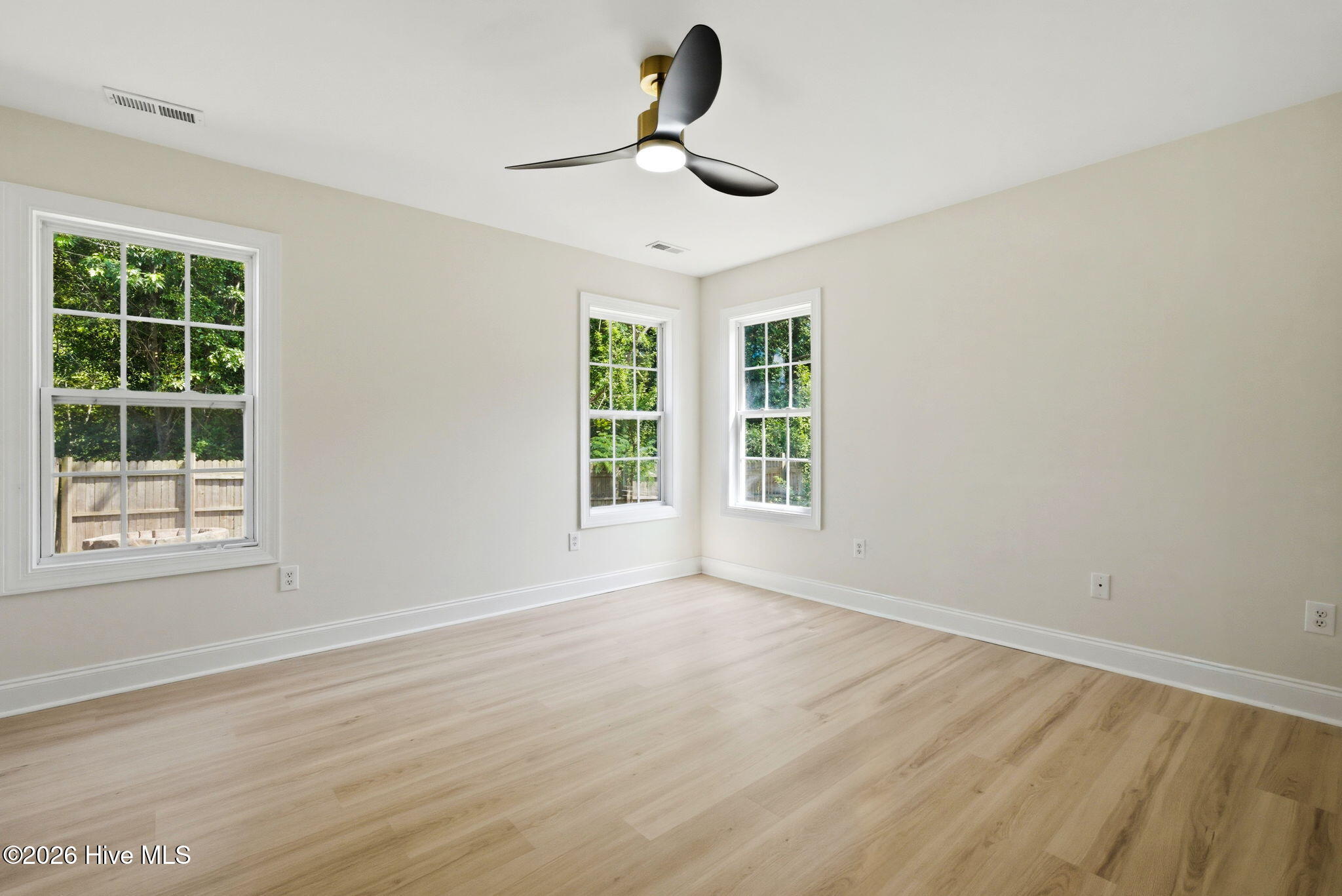 215 Gardenview Court NE