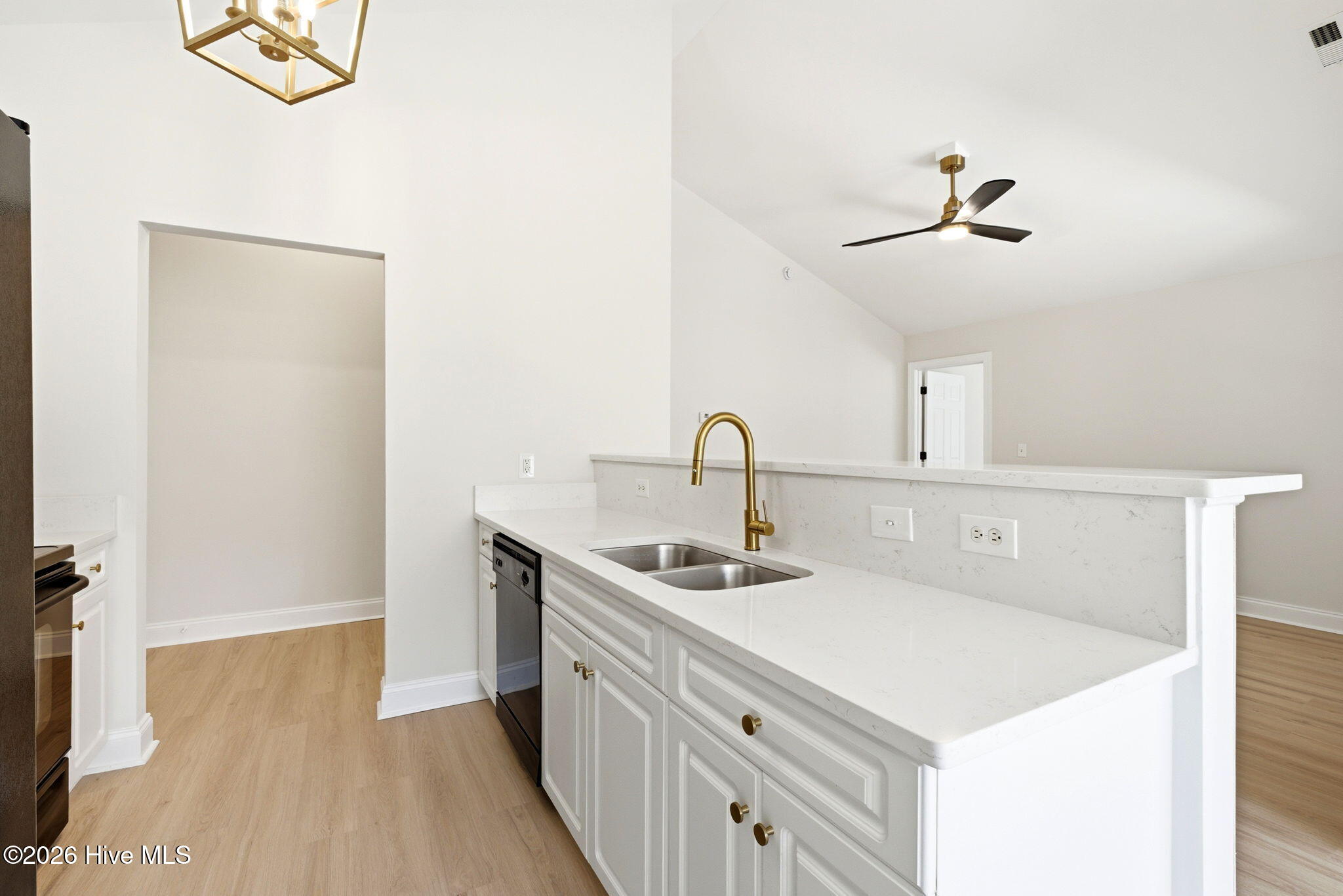 215 Gardenview Court NE