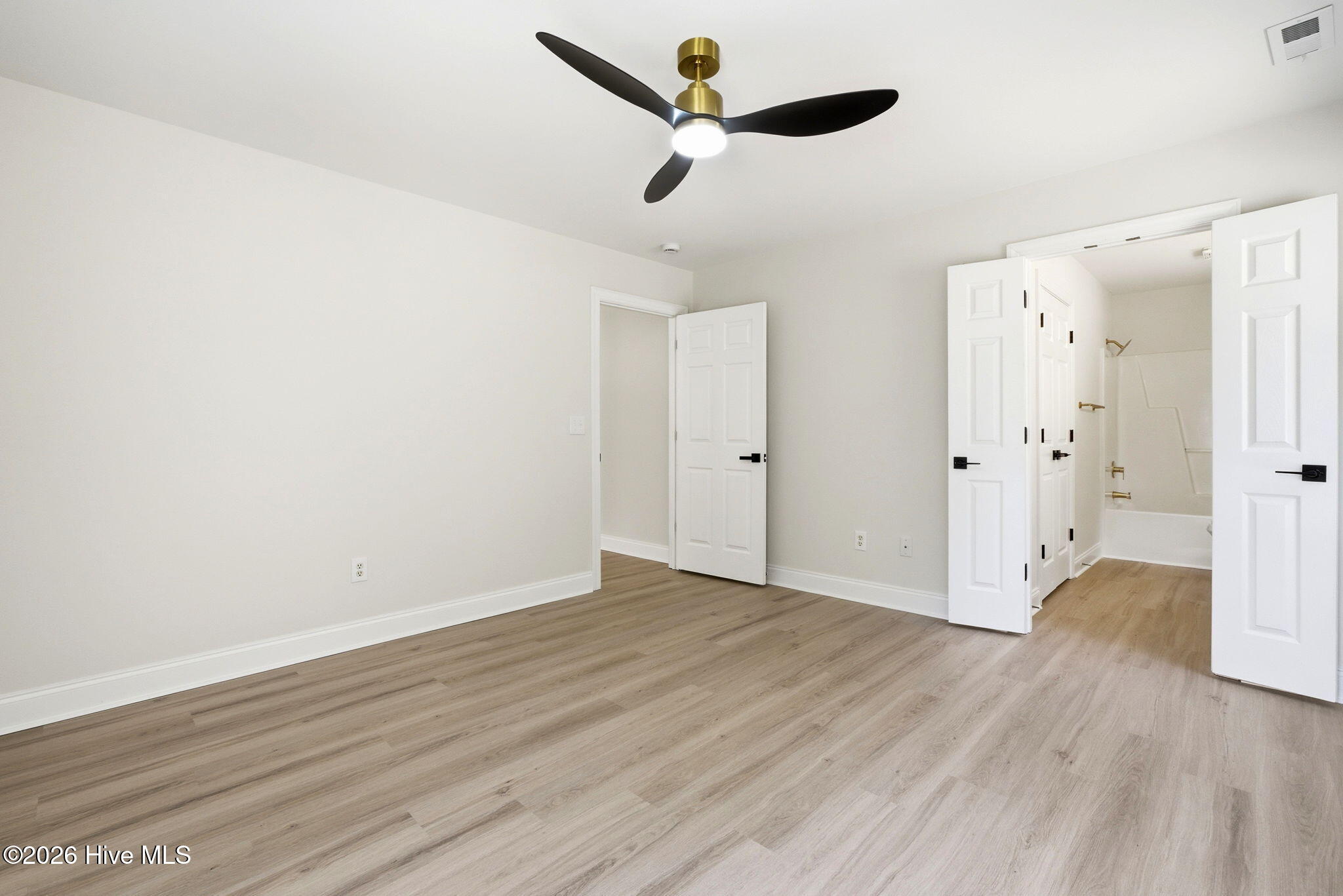 215 Gardenview Court NE