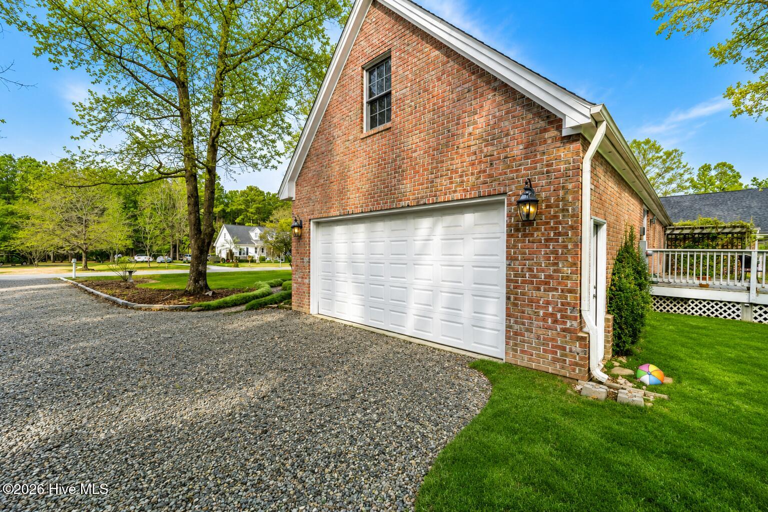121 E Pointe Road