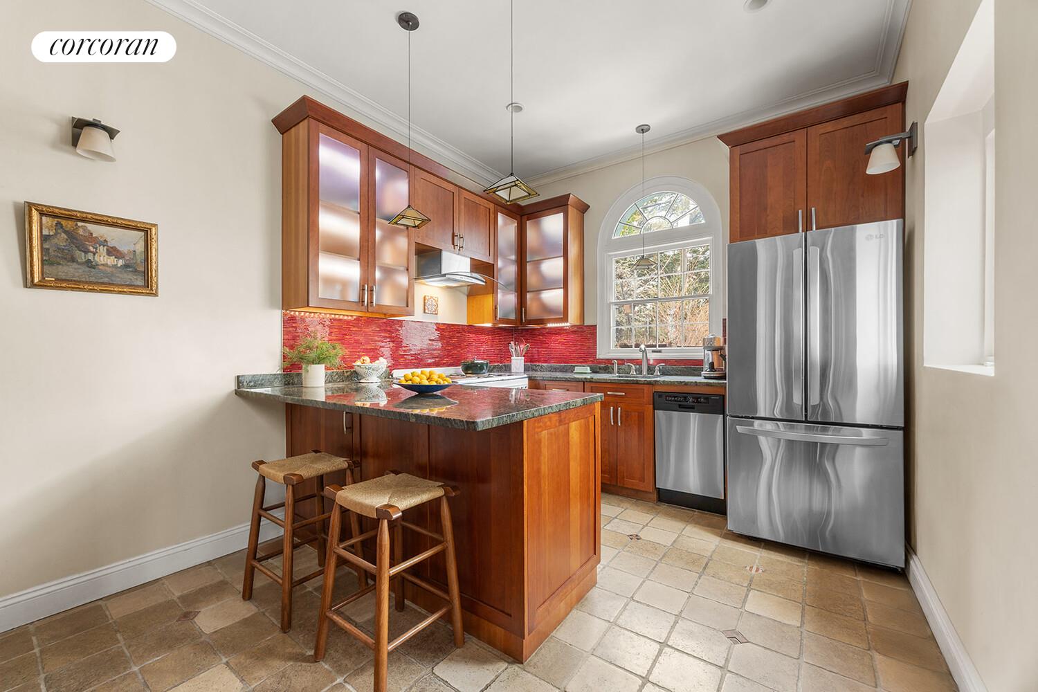 552 4TH Street