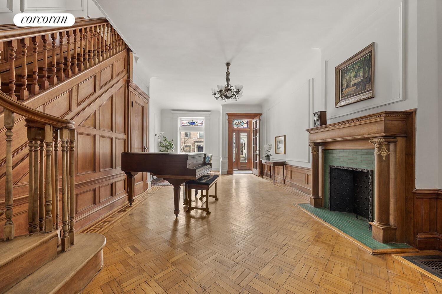 552 4TH Street