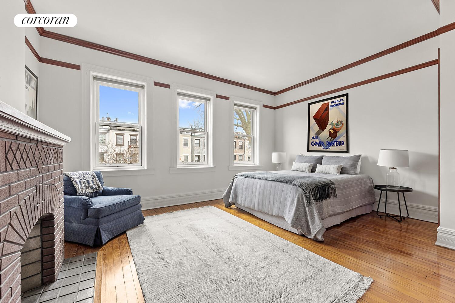 552 4TH Street