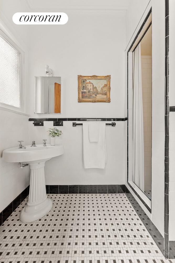 552 4TH Street