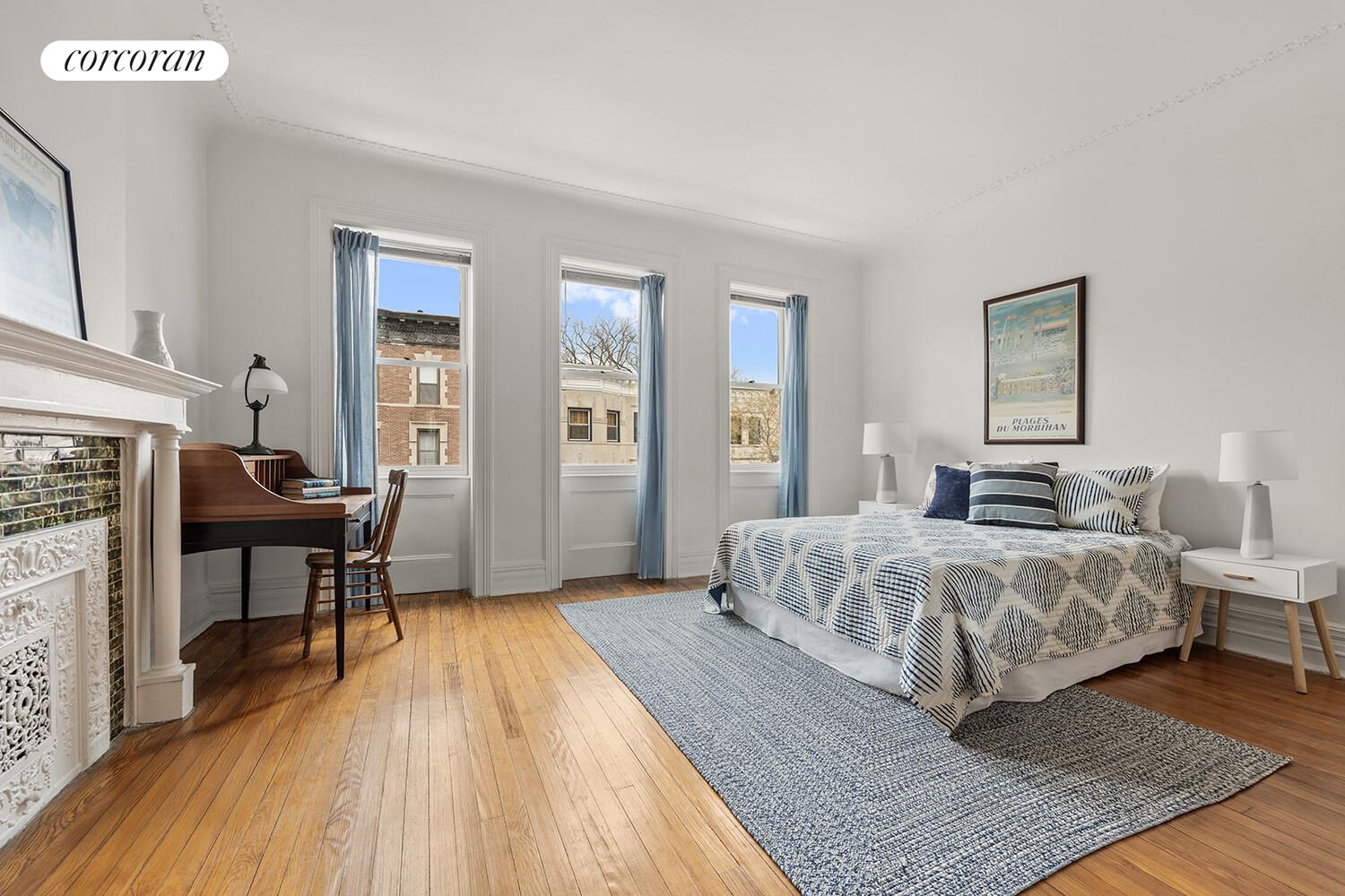 552 4TH Street