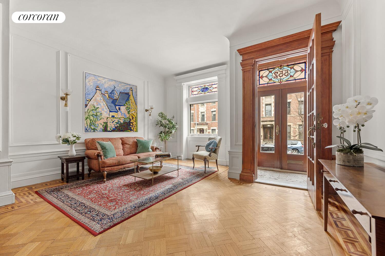 552 4TH Street