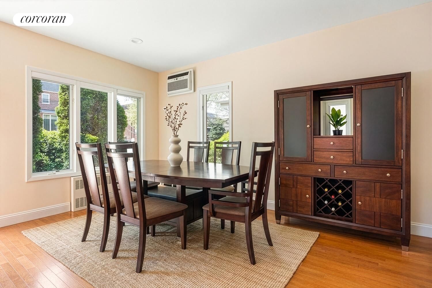 2047 E 54th Street