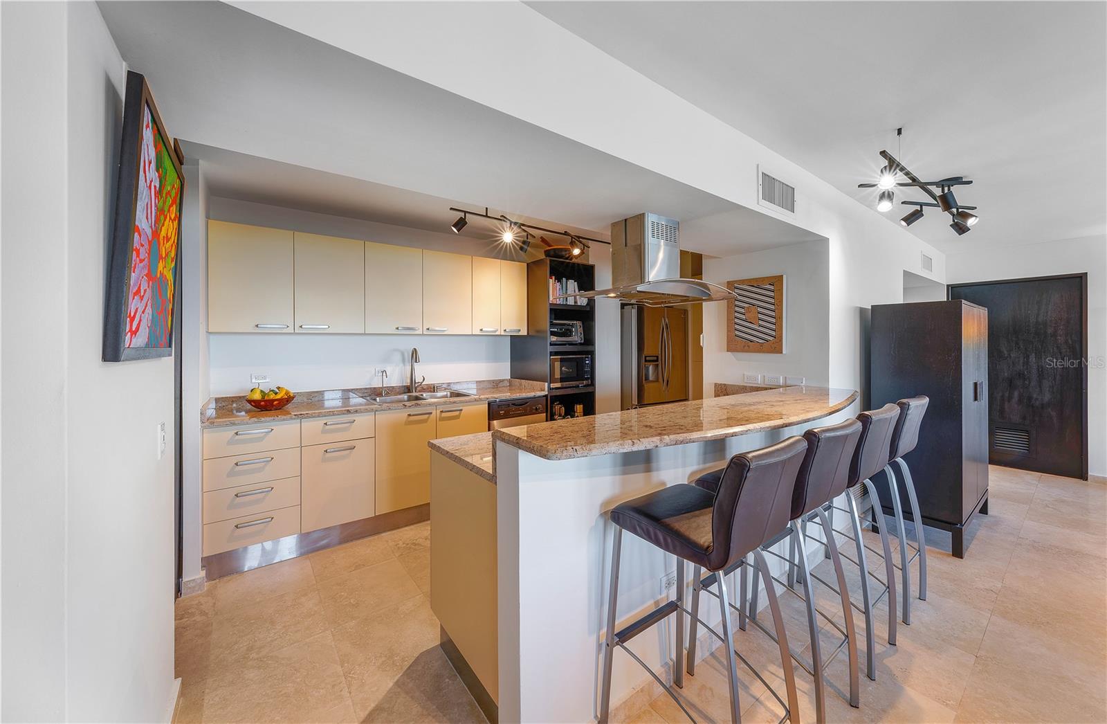 3307 ISLA VERDE AVE #804