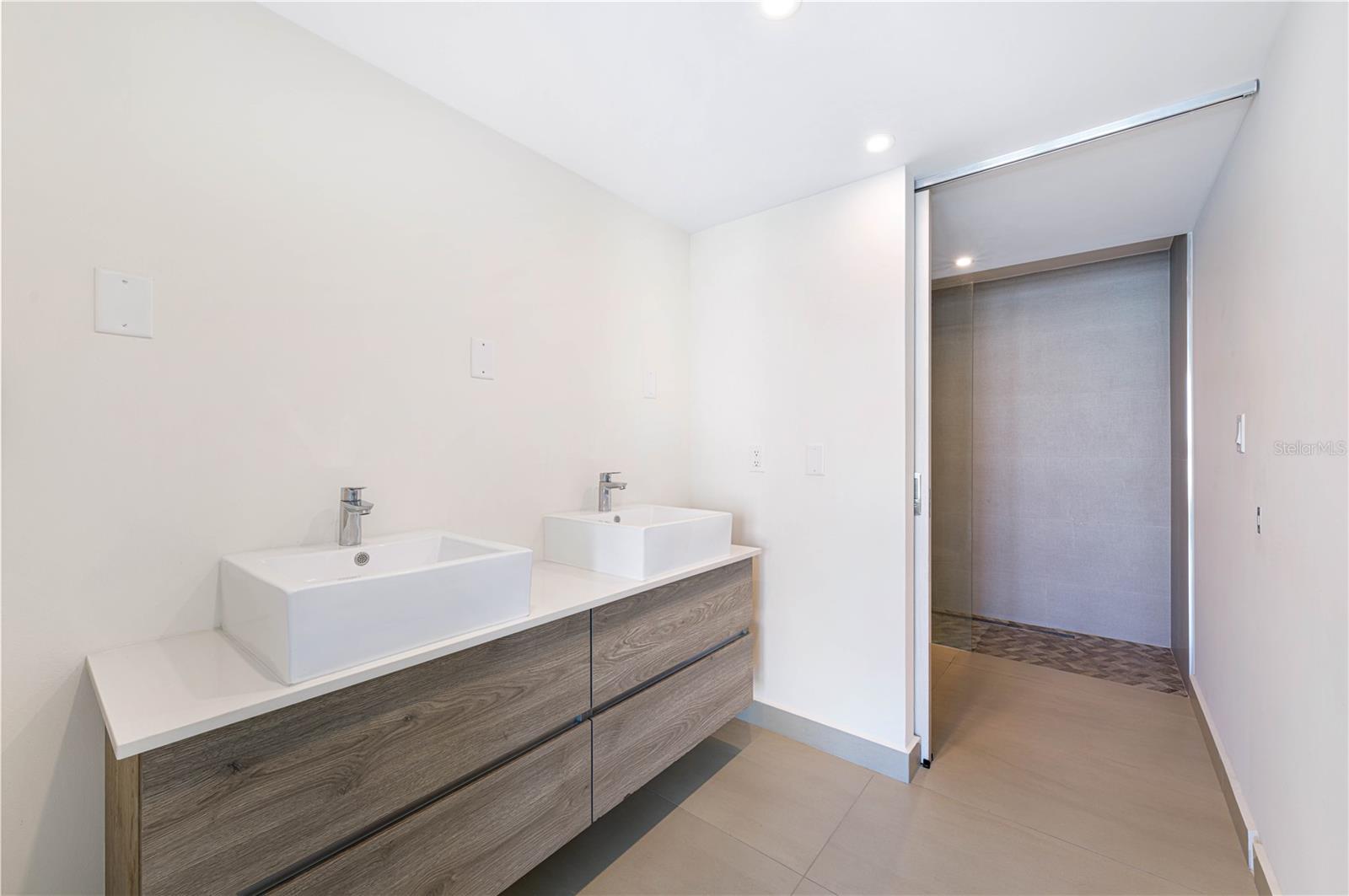 14 DELCASSE ST #803