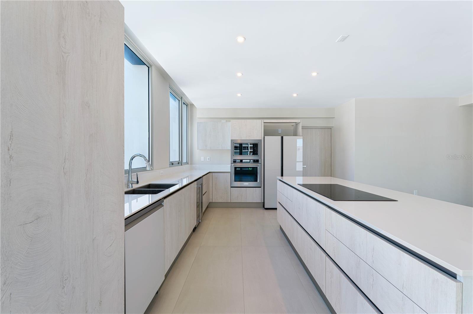 14 DELCASSE ST #803